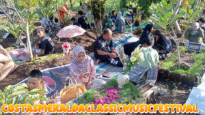 Unik, Ratusan Warga Desa Bunder Banyuwangi Gelar Lebaran Kuburan