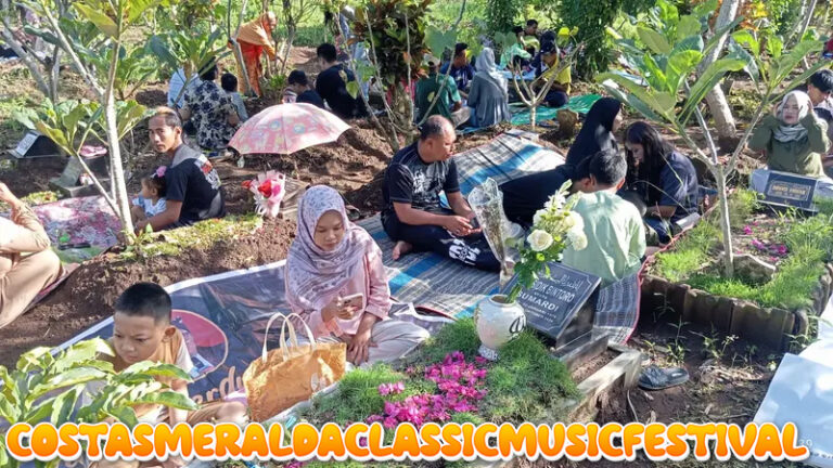 Unik, Ratusan Warga Desa Bunder Banyuwangi Gelar Lebaran Kuburan